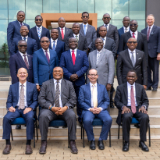 /media/orig/Assis-au-premier-rang,-de-gauche-a-droite--Elder-Paul-B.-Pieper,-Elder-Thierry-K.-Mutombo,-Elder-Christophe-G.-Giraud-Carrier-et-Elder-Edward-Dube,-avec-dautres-dirigeants-de-linterregion-a-Nairobi,-au-Kenya,-le-25-avril-2026..jpeg