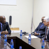 Elder-Gerald-Causse-sentretient-avec-lHonorable-Leonidas-Ndaruzaniye,-Ministre-de-lInterieur,-lors-de-sa-visite-a-Bujumbura,-au-Burundi-le-22-October-2026.