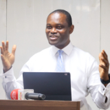 Le-Dr-Victor-B.-Ukorebi,-directeur-principal-de-BYU-Pathway-Afrique,-sadresse-aux-personnes-presentes-a-la-ceremonie-de-lancement-de-BYU-Pathway,-le-9-septembre-2026,-a-Juba-(Soudan-du-Sud).--