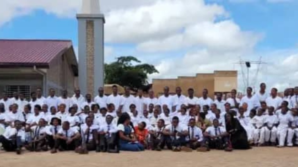 Quatre-vingt-sept nouveaux convertis ont été baptisés dans le pieu de Kasumbalesa le 27 décembre 2025, à Kasumbalesa, en République démocratique du Congo.