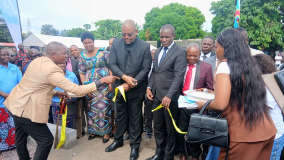 De gauche à droite : Frère Faustin, Madame Adolphine Lumueni Konzo, Préfète des études et Responsable de l’Institution ITAV ; Son Excellence M. Tshitenga Kabuya Thierry, Ministre provincial chargé de l’Éducation procédant à la coupure du ruban, Honorable Hermès Itina Mayamba, Député national, M. Mazoya Lievain, Directeur provincial adjoint N’sele 1.  N’sele, Kinshasa, RDC — 15 janvier 2026