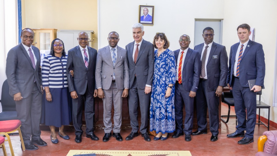 Photo-de-famille-prise-a-lissue-de-lentretien-entre-Elder-Gerald-Causse-et-le-Docteur-Pierre-SINARINZI-Secretaire-permanent-au-Ministere-lors-de-sa-visite-a-Bujumbura,-au-Burundi-le-22-October-2026