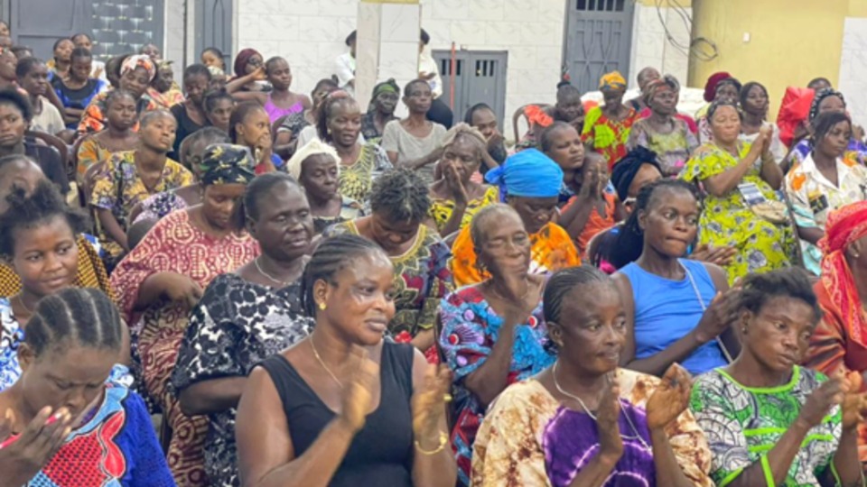 Assemblée des femmes maraîchères. Kinshasa, RDC, 2 mai 2026.