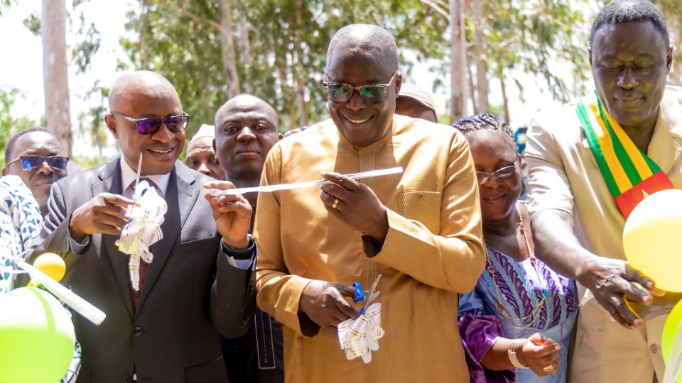 L’Ancien Kyungu et le ministre Gomado ont coupé le ruban pour marquer la remise officielle le 17 avril 2026.