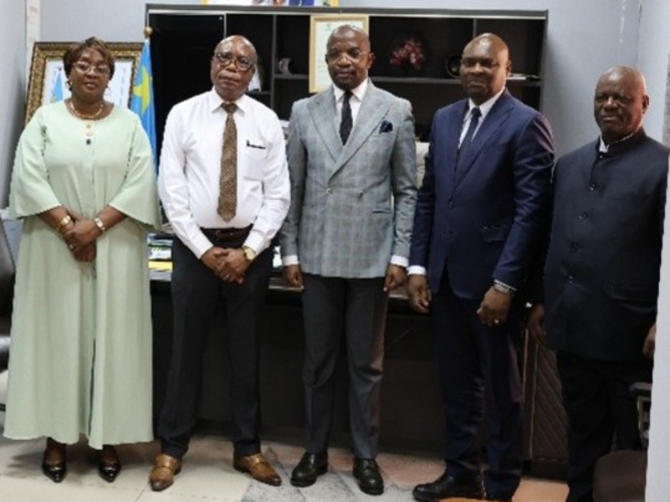 Elder David Ngabizele,(SE Monsieur le Ministre de la formation professionnelle  et Elie Twikala avec les deux membres du Cabinet  dans le cabinet de SE M Le Ministre.  Kinshasa, DRC, 13 avril 2026