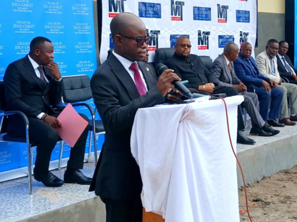 Bishop Flory Mpondolo, du service humanitaire, s’adressant aux participants lors de la cérémonie.  N’sele, Kinshasa, République Démocratique du Congo — 15 janvier 2026